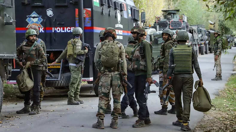 Jammu-Kashmir: भारतीय सुरक्षा बलों को कुलगाम में मिली बड़ी कामयाबी, लश्कर के 5 आतंकियों को एनकाउंटर में किया ढेर