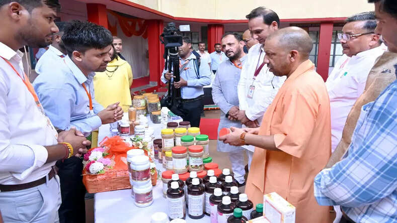UP News : स्वदेशी मॉडल ही आत्मनिर्भर भारत की नींव: मुख्यमंत्री योगी आदित्यनाथ