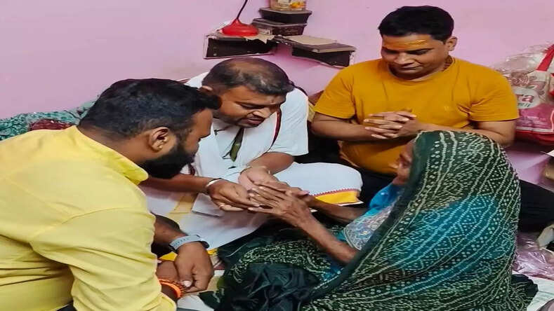 नवरात्रि पर दिव्य संकल्प: 51 शक्तिपीठों के नाम पर 51 माताओं को साड़ी भेंट
