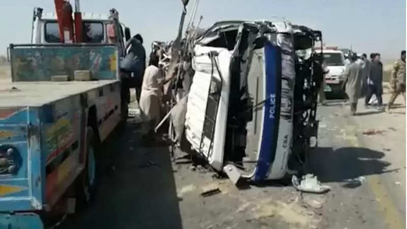 पाकिस्तान के बलूचिस्तान में बड़ा हादसा, ट्रक-कार की टक्कर में छह पुलिसकर्मियों की मौत