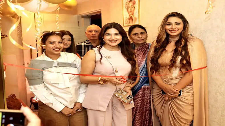 ALF NOVA के उद्घाटन में छाईं कोमल ठक्कर