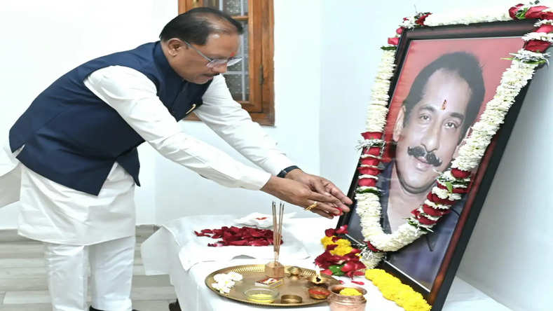 CG News : स्वर्गीय दिलीप सिंह जूदेव की जयंती पर पुष्पांजलि अर्पित कर मुख्यमंत्री विष्णुदेव साय ने किया नमन