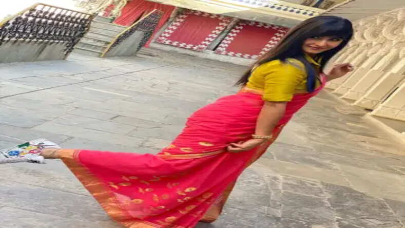 कैटरीना कैफ का साड़ी में दिखा स्टनिंग लुक, एक्ट्रेस का देसी लुक फैंस को आया पसंद 