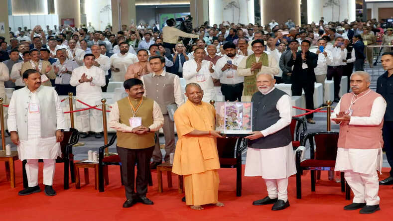 निवेशकों से पीएम मोदी की अपील- यूपी में करें निवेश, यह विकास के नए आयाम गढ़ रहा है - प्रधानमंत्री नरेंद्र मोदी