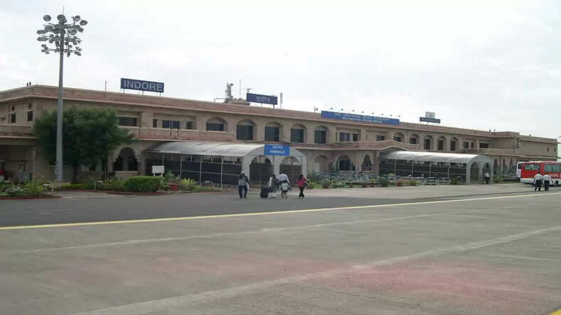मध्य प्रदेश के पांच एयरपोर्ट में से इंदौर सबसे आगे
