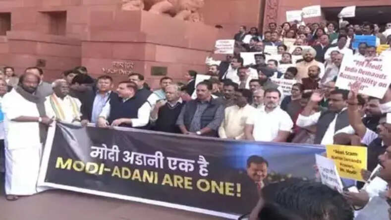 अडानी के बचाव में बीजेपी ने सारे घोड़े खोल दिए हैं