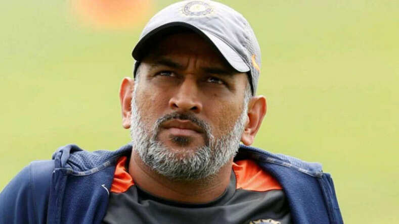 IND VS NZ: धोनी को सड़क पर देख दंग रह गई न्यूजीलैंड की टीम, जानिए किया है करण