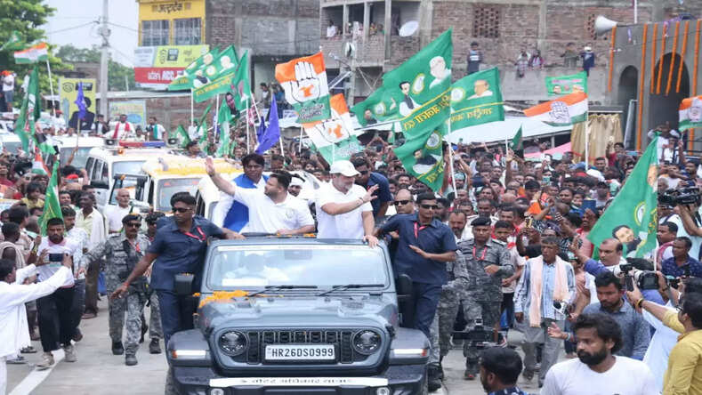 Bihar News: राहुल और तेजस्वी ने भागलपुर में किया रोड शो, सड़कों पर युवाओं और कार्यकर्ताओं का ज़बरदस्त उत्साह