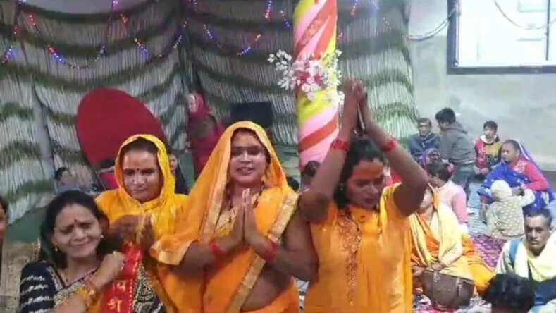 Ayodhya Ram Mandir: दमोह में किन्नरों ने भगवान श्रीराम की प्राण प्रतिष्ठा क भजन गाकर मनाया जश्न