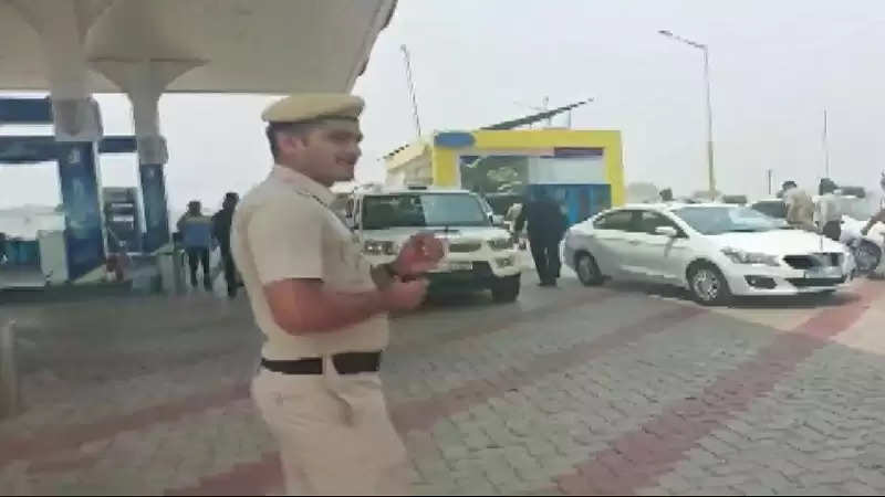 कुरुक्षेत्र में हरियाणा पुलिस ने तेजिंदर बग्गा को ले जा रही पंजाब पुलिस की गाड़ी रोकी 