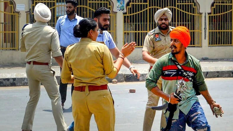 पंजाब के पटियाला में काली मंदिर पर हुए हमले से गुस्साए हिंदू संगठनों ने आज पटियाला में बंद का ऐलान किया 