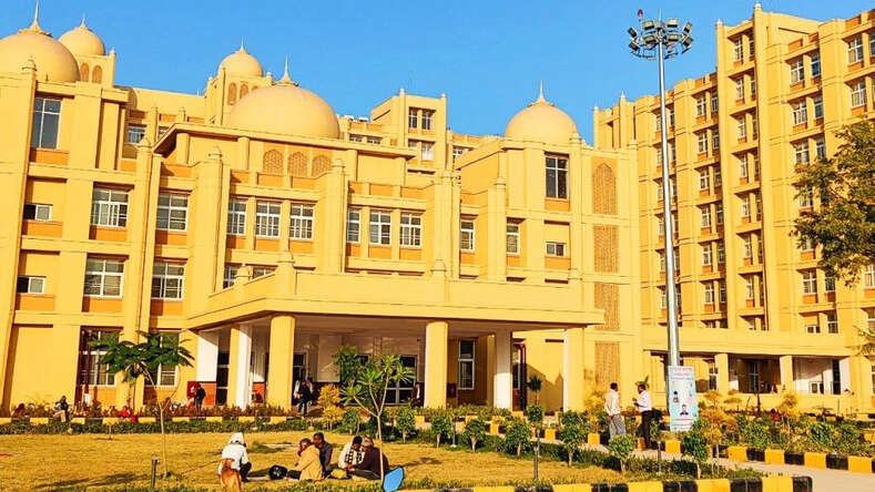 MP News: ग्वालियर में 1 हजार बेड वाला अस्पताल तैयार, नामकरण पर विवाद, 'बाबा साहेब या श्यामा प्रसाद' 