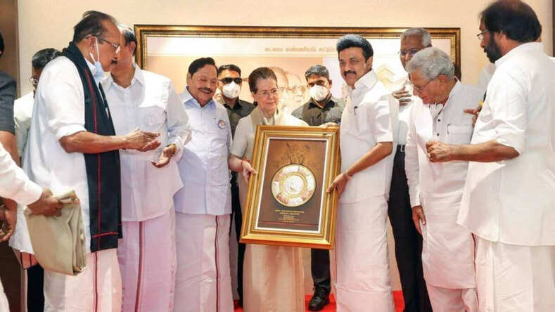 DMK के नए दफ्तर का उद्घाटन, MK स्टालिन के साथ दिखे कांग्रेस समेत विपक्ष के बड़े नेता