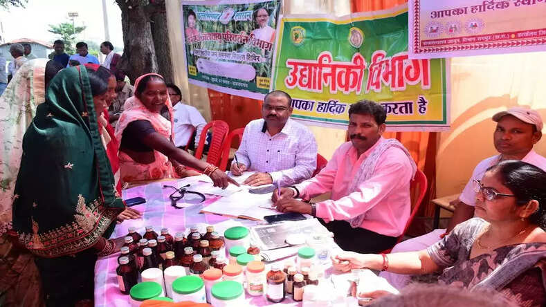 ग्रामीणों को शासन की जनकल्याणकारी योजनाओं की दी गई जानकारी एवं किया गया लाभान्वित