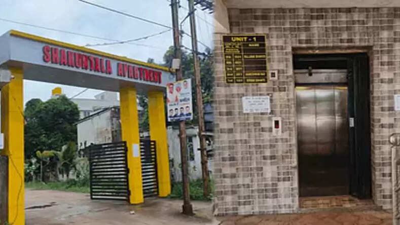 CG News: दुर्ग में चौथे फ्लोर से अचानक नीचे गिरी लिफ्ट, 4 लोग घायल, बड़ा हादसा टला