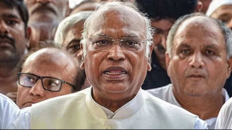 कांग्रेस अध्यक्ष मल्लिकार्जुन खरगे ने की अहम बैठक, बीजेपी पर जमकर साधा निशाना