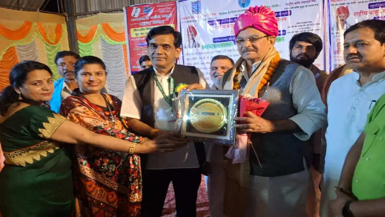 हिंदी साहित्य का प्रचार प्रसार पंडित चंचल का एक मिशन ---- पूर्व मंत्री डी०पी० यादव