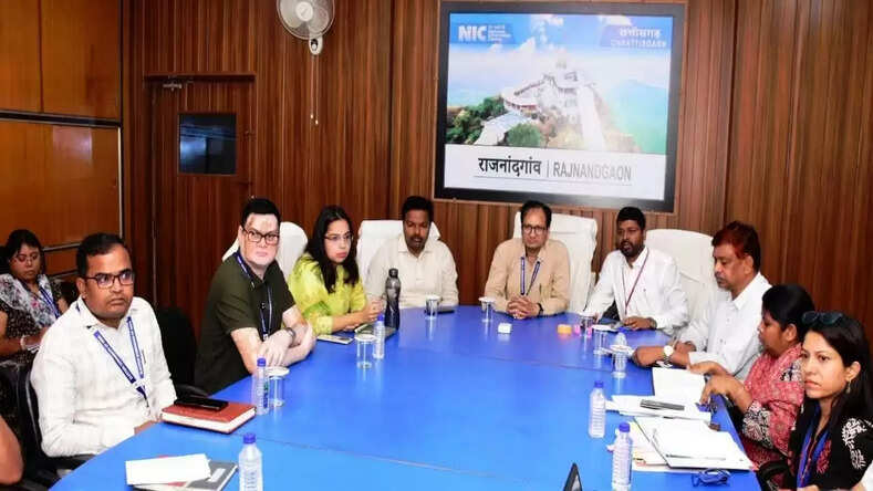 Rajnandgaon News: मतदान दल एवं माइक्रो आब्जरर्वर का किया गया द्वितीय रेण्डमाइजेसन