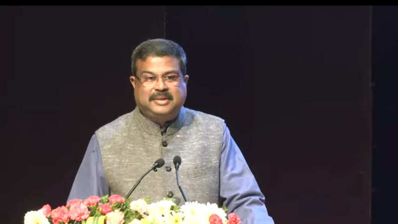 UP News: सीएम योगी और धर्मेंद्र प्रधान ने पीएमश्री स्कूलों के आधुनिकीकरण का किया शुभारंभ