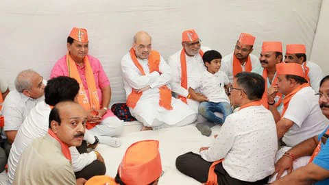 Gujarat Assembly Election: गुजरात चुनाव में गृह मंत्री अमित शाह ने संभाला मोर्चा, कार्यकर्ताओं को सक्रिय करने में जुटी भाजपा 