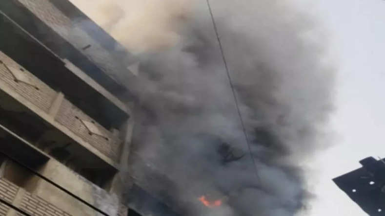 Punjab News: लुधियाना में 4 मंजिला बिल्डिंग में लगी आग, मची अफरा-तफरी