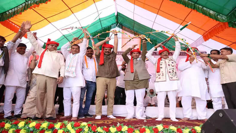  जल, जंगल, जमीन और संविधान की रक्षा के संकल्प के साथ आदिवासी अधिकार यात्रा में उमड़ा जनसैलाब