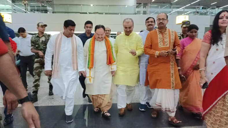 JP Nadda: बीजेपी के राष्ट्रीय अध्यक्ष जेपी नड्डा पहुंचे बंगाल, दुर्गापूजा पंडाल में की पूजा-अर्चना