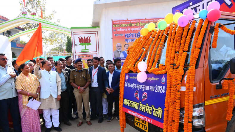 Chhattisgarh: मुख्यमंत्री विष्णुदेव ने हेलमेट जागरूकता रैली को किया रवाना, यातायात जागरूकता का दिया खास संदेश