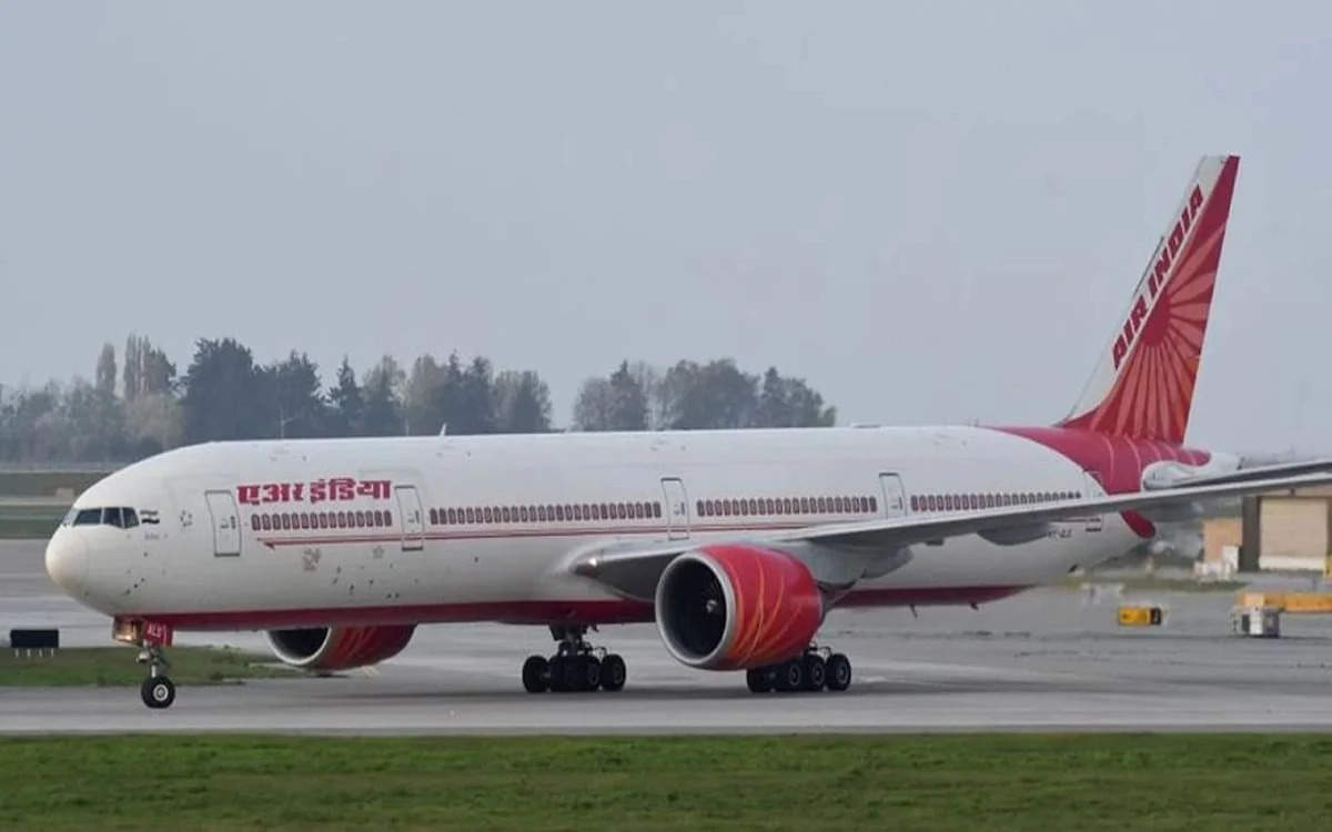 नशे में धुत पैसेंजर ने महिला के साथ प्लेन में की अजीब हरकत, एयर इंडिया ने लगाया बैन
