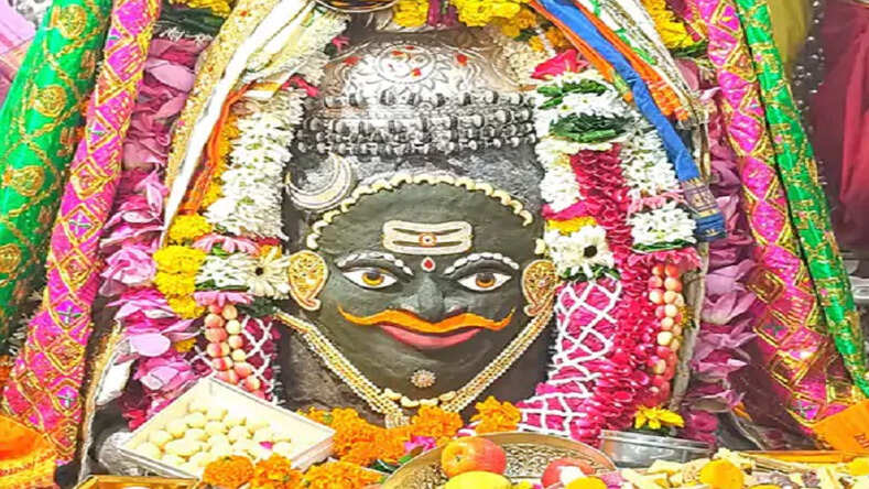 Mahakal: उज्जैन के महाकाल मंदिर में सावन के छठे सोमवार को आस्था का सैलाब
