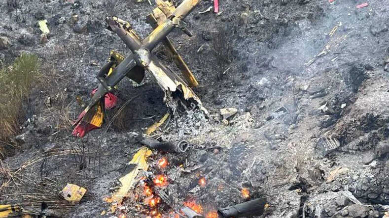 इटली के माउंट एटना पर प्लेन क्रैश, दो पायलटों की मौत