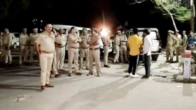 उत्तर प्रदेश के मुजफ्फरनगर में पूर्व प्रधान की चाकुओं से गोदकर हत्या कर दी गई, परिजनों ने बुढाना-कांधला मार्ग पर लगाया जाम