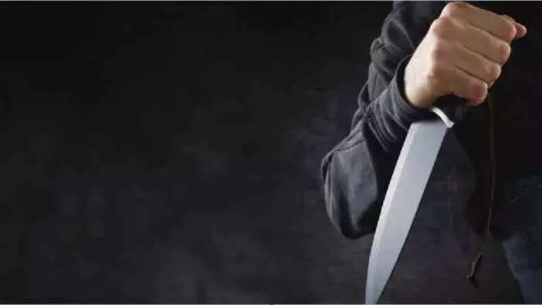  शराब के लिए पैसे मांगने पर पत्नी ने किया मना तो पति ने की हैवानियत की सारी हदे पार, हाथ पैर बांधकर गर्दन, पेट, छाती और प्राइवेट पार्ट्स पर चाकू से किए कई वार
