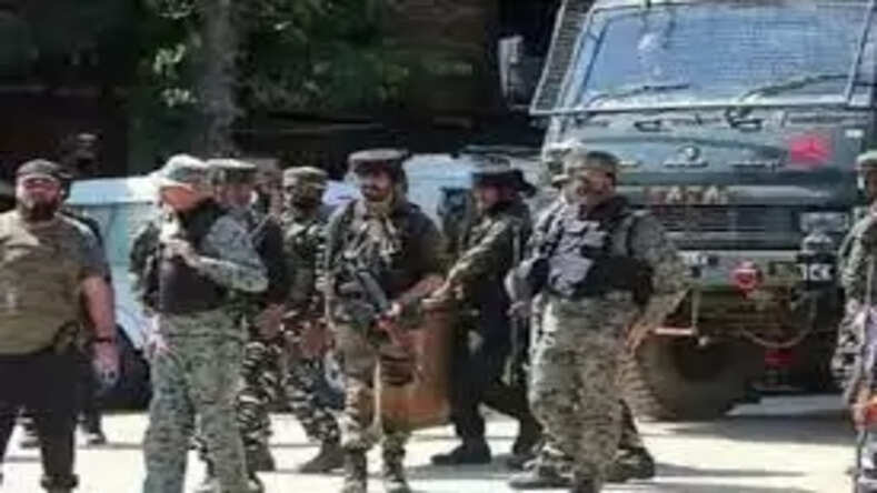 J&K के कुलगाम और पुलवामा में सुरक्षाबलों ने अलग-अलग मुठभेड़ में 4 आतंकवादियों को किया ढेर