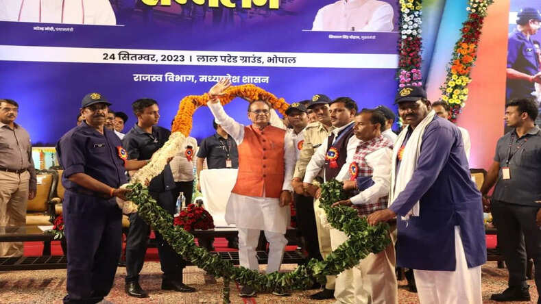 MP News: सीएम शिवराज ने कोटवारों के लिए की बड़ी घोषणा, मानदेय ₹4 हजार से बढ़ाकर ₹8 हजार किया