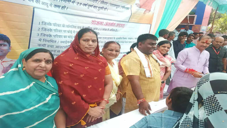 MP : मंत्री ओमप्रकाश सकलेचा ने आज जावद में महिलाओं से बंधवाई राखी, बता
