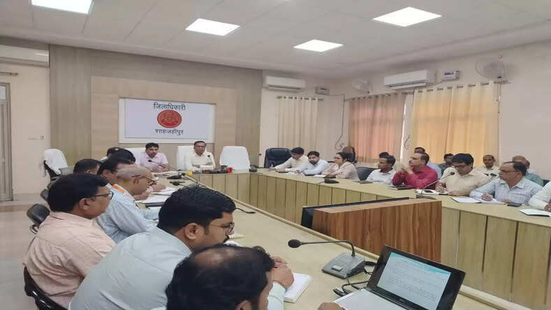  Shahjahanpur News: कृषकों के हित में बड़ा कदम,  जिलाधिकारी ने पारदर्शिता के लिए दिए सख्त निर्देश