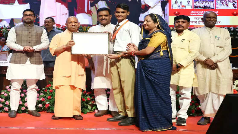 ग्रामीण और वंचित ओबीसी युवाओं को उच्च शिक्षा से जोड़ने में सफल हुई योगी सरकार