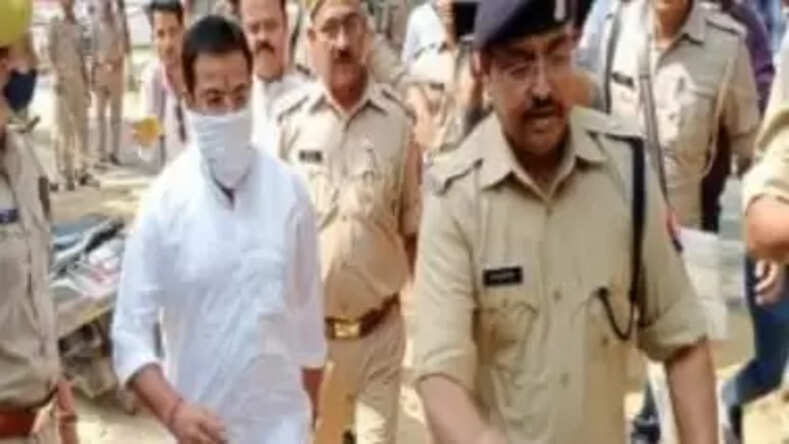 Lakhimpur kheri Violence: आशिष मिश्रा की गिरफ्तारी के बाद भड़के समर्थक, पुलिस के खिलाफ जमकर की नारेबाजी