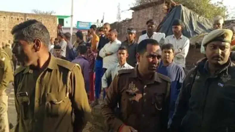 UP News: बरेली में घर की छत पर रखे पुआल में लगी आग 4 बच्चियों की गई जान