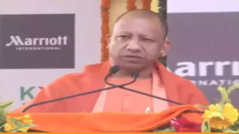CM योगी ने जनपद गोरखपुर में मकर संक्रांति मेले की तैयारियों की समीक्षा की