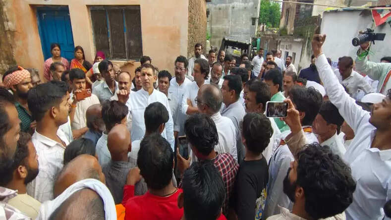 MP News: भीषण बाढ़ और तबाही के बाद कांग्रेस प्रदेश अध्यक्ष जीतू पटवारी ने गुना जिले के बाढ़ प्रभावित क्षेत्रों का किया दौरा