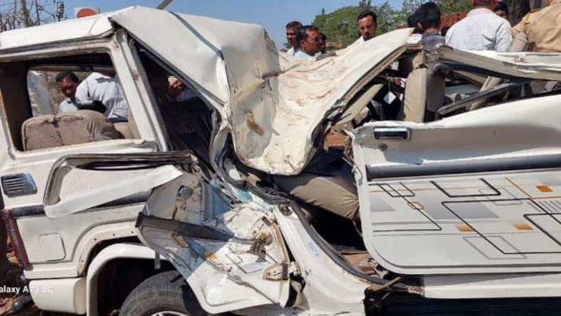 Nashik News: दिडोरी में बड़ा सड़क हादसे में 5 लोगो की मौत, 4 घायल