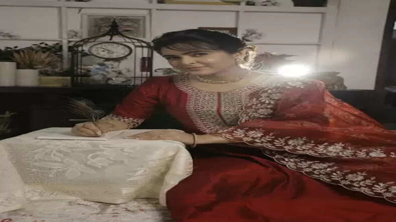  मधुरिमा तुली ने रेट्रो लुक में बिखेरा क्लासिक इंडियन ग्लैमर