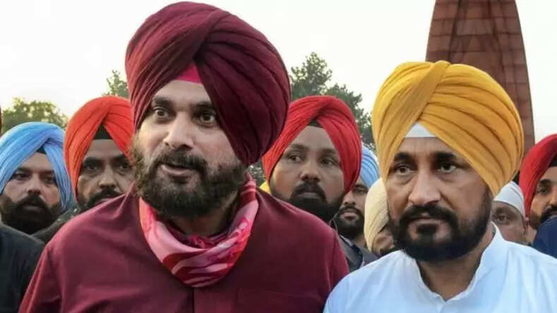 पंजाब: मुख्यमंत्री चरणजीत सिंह चन्नी ने कही इस्तीफे की बात,13 सूत्रीय एजेंडे पर ठनी, सिद्धू को चैलेंज