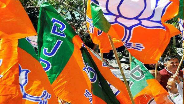 Gujarat Elections: बागी नेताओं ने बढ़ाई भाजपा की टेंशन, निर्दलीय लड़ने की चेतावनी