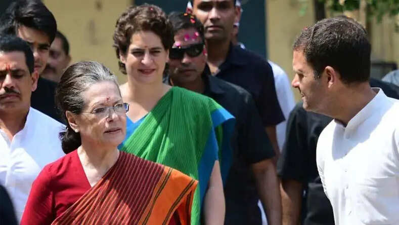 कांग्रेस ने जारी की स्टार प्रचारकों की लिस्ट, राहुल गांधी सहित 40 नेता भरेंगे हुंकार