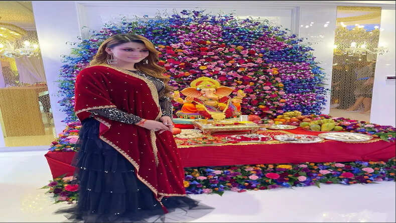 देखें: राम मंदिर प्राण प्रतिष्ठा के शुभ दिन पर उर्वशी रौतेला ने ईश्वर से आशीर्वाद मांगा, उनके आध्यात्मिक अवतार से नेटिज़न्स का दिल जीता!