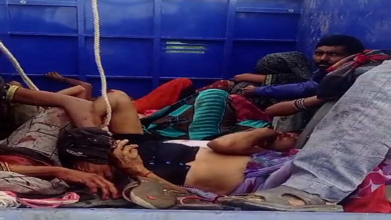 Hamirpur: उत्तर प्रदेश के हमीरपुर में श्रद्धालुओं से भरा वाहन पलटा, 28 लोग घायल