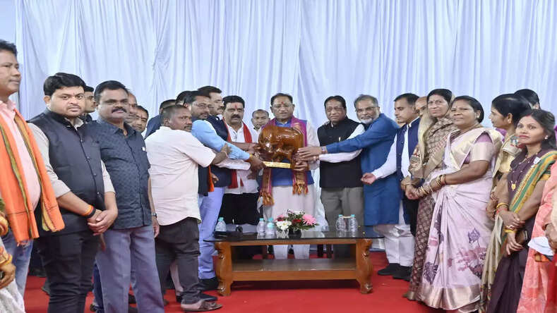 अंतिम छोर तक योजनाओं का पहुंचे लाभ और हर हितग्राही तक शासन की पहुँच हो सुनिश्चित - मुख्यमंत्री